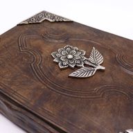 Записна Книга з Коричневої Шкіри із Необрізаним Краєм - Декор з Цинку "Троянда" 26×18 см