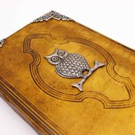 Записна Книга з Кавово-Коричневої Шкіри із Необрізаним Краєм - Декор з Цинку "Сова" 26×18 см