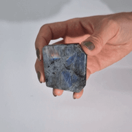 Лабрадорит з Мадагаскару - у Формі Надгробків (прибл. 80–100 г, 50–70 мм)