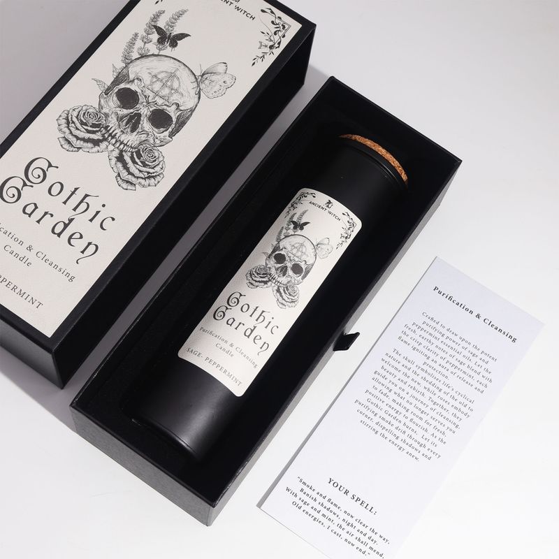 Gothic Garden чорна свічка з корковою кришкою у своїй подарунковій коробці