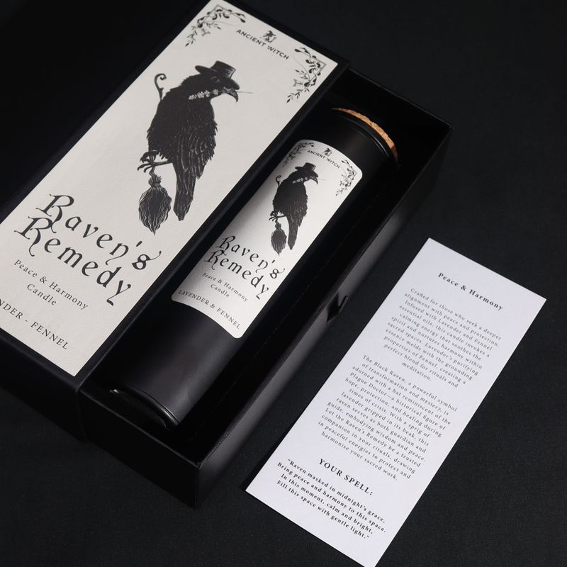 Raven's Remedy картка ритуального закляття поруч із свічкою