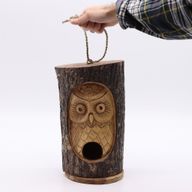 Будиночок для Птахів - Різьблений Стовбур Дерева - Мудра Сова