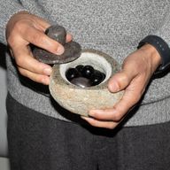 Заземлююча Чаша з Річкового Каменю - Середня (прибл. 12×8 см)