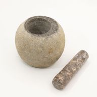 Середня Декоративна Ступка з Товкачиком (Річковий Камінь) - прибл. 15х12 см