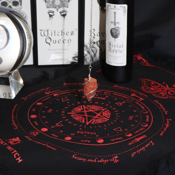 Ancient Witch - скатертини для ворожіння з маятником