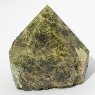 Епідот Класу А (прибл. 5–6 шт.)