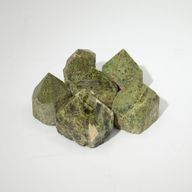 Епідот Класу А (прибл. 5–6 шт.)