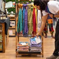 Стартовий набір Nomad Sari Travel Blessing Scarves – 72 шарфи + БЕЗКОШТОВНА стійка для демонстрації
