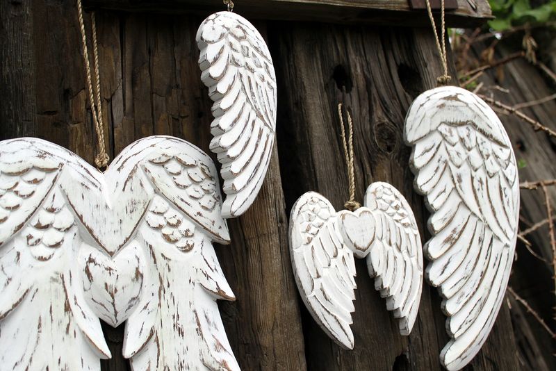 Крила Ангела з Серцем Ручної Роботи - 24 см